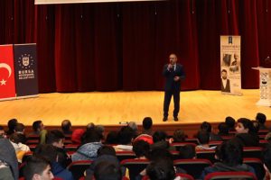 Bursa B&uuml;y&uuml;kşehir Belediye Başkanı Aktaş: "Gen&ccedil;lere daha g&uuml;zel bir gelecek hedefliyoruz"