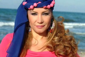 &Uuml;nl&uuml; t&uuml;rk&uuml;c&uuml; tesett&uuml;re girdi, 'g&uuml;nah' deyip şarkı s&ouml;ylemeyi bıraktı!