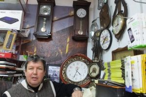 150 yıllık saatlerden koleksiyon yaptı