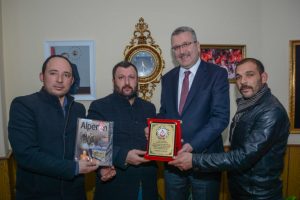 Bursa Karacabey Belediye Başkanı &Ouml;zkan'a BBP'den teşekk&uuml;r plaketi