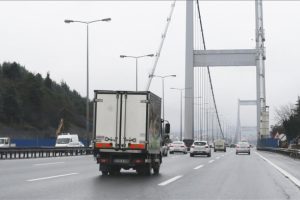 İstanbul'daki k&ouml;pr&uuml;lerden ge&ccedil;ecek ara&ccedil;lara videolu rota