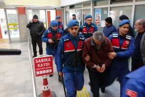 İnşaat iskelesi ve s&uuml;t kazanı &ccedil;alan baba ve oğlu yakalandı