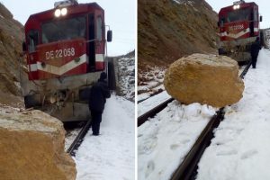 Van G&ouml;l&uuml; Ekspresi demir yoluna d&uuml;şen kayaya &ccedil;arptı