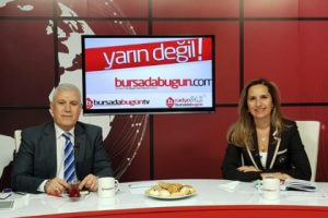 Aysın Komitgan ile Politik (Mustafa Bozbey)