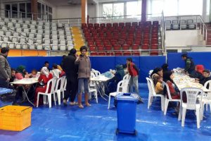 Tarsus'ta yağış nedeniyle tarım iş&ccedil;ileri &ccedil;adırlardan tahliye edildi