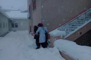 Kayseri'de diyaliz hastaları paletli ambulansla hastaneye g&ouml;t&uuml;r&uuml;ld&uuml;