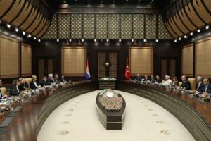 Cumhurbaşkanı K&uuml;lliyesi'nde heyetlerarası g&ouml;r&uuml;şme