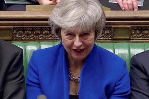 Theresa May parlamentodan g&uuml;venoyu aldı