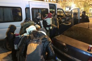 Durdurulan minibüste 24 mülteci yakalandı