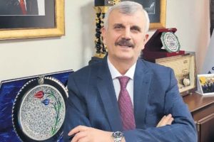 Cevdet Erd&ouml;l: Sigara kullanımı yeniden y&uuml;kseliyor