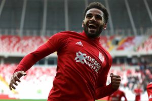 Kartal'ın Douglas ısrarı!