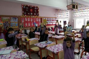 Minik &ouml;ğrenciler ilk kitaplarını okumaya başladı