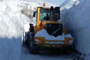 Kar 1,5 metreye ulaştı, 188 k&ouml;y yolu kapandı