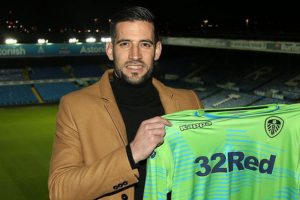 Leeds United, Kiko Casilla'yı kadrosuna kattı