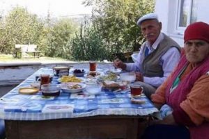 4 saat arayla &ouml;len &ccedil;ift, yan yana toprağa verildi
