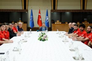 Ampute Futbol Mili Takımı'ndan Fuat Oktay'a ziyaret