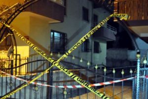 Toprak kayması nedeniyle iki apartman tahliye edildi