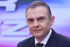 &Uuml;nl&uuml; spiker istifa etti