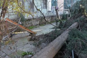 Adana'da &ccedil;ocuk parkında faciadan d&ouml;n&uuml;ld&uuml;!