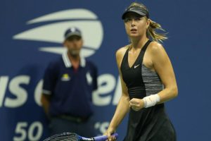 Sharapova son şampiyon Wozniacki'yi eledi