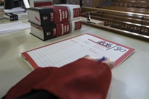 İş&ccedil;i maaşlarındaki kesintiler ter&ouml;r &ouml;rg&uuml;t&uuml;ne yakın derneğe aktarılmış