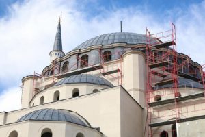 Balkanlar'ın en b&uuml;y&uuml;k camisi yıl sonu ibadete a&ccedil;ılacak