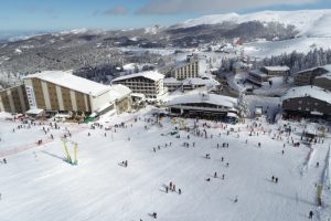 Bursa Uludağ'da kayak keyfi drone ile g&ouml;r&uuml;nt&uuml;lendi