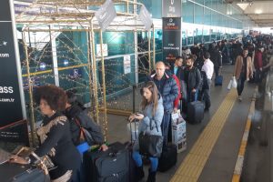 Atat&uuml;rk Havalimanı'nda s&ouml;mestir tatili yoğunluğu