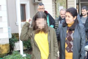 Elinde taşla dehşet sa&ccedil;mıştı! 'Bana bir şey yapacağını hissettim...'