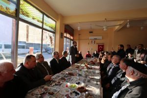 Bursa G&uuml;rsu Belediye Başkanı Işık, sabah sohbetleriyle esnafın nabzını tutuyor