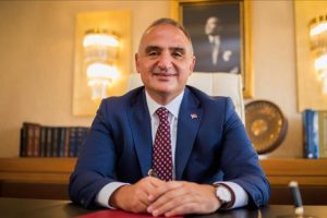 Bakan Ersoy'dan &ouml;ğrencilere m&uuml;ze daveti