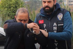 Antalyalıların kabusu yakalandı! İla&ccedil;lı bisk&uuml;vi ve &ccedil;ay...