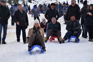 Kızak festivalinde renkli g&ouml;r&uuml;nt&uuml;ler