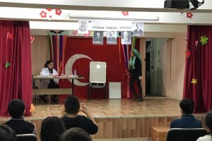 ''Bilimi Yaşıyorum'' tiyatro etkinliği d&uuml;zenlendi