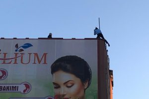 Eşi "Seni affettim" deyince atlamaktan vazge&ccedil;ti
