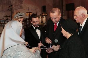 Cumhurbaşkanı Erdoğan, nişan t&ouml;renine katıldı