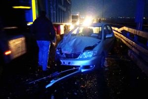 İki otomobil &ccedil;arpıştı: 7 yaralı