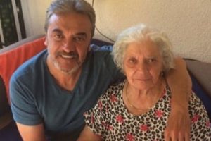 &Uuml;nl&uuml; oyuncunun anne acısı!