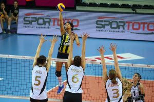 VakıfBank, Fenerbah&ccedil;e'ye set vermedi