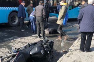 &Ouml;nce yayaya sonra duraktakilere &ccedil;arptı