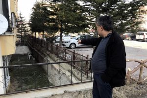 Tamir i&ccedil;in &ccedil;ıktığı terastan d&uuml;ş&uuml;p &ouml;ld&uuml;