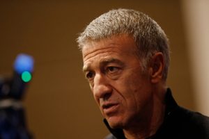 Ağaoğlu: &Ccedil;ocuklar h&uuml;ng&uuml;r h&uuml;ng&uuml;r ağlıyor