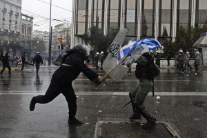Yunanistan'daki protestolarda 2 T&uuml;rk g&ouml;zaltına alındı iddiası