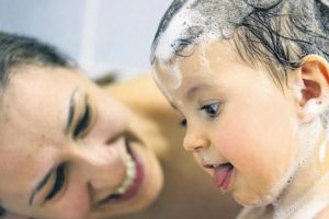 "&Ccedil;ocuğunuz hasta olsa bile banyo yapmalı"