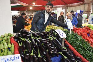 Şiddetli yağmur &uuml;r&uuml;n&uuml; azalttı, fiyatları artırdı