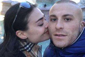 Esra Bilgi&ccedil;'ten G&ouml;khan T&ouml;re'ye romantik kutlama