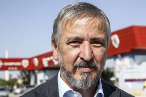 AK Partili &Uuml;nal, Yeni Şafak'a veda etti: Ka&ccedil;ıyorum