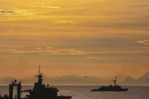 Rus savaş gemileri, ABD destroyerlerine eşlik etti