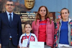 K&uuml;bra Ceyda Ak&ccedil;ay Kick boksta T&uuml;rkiye 2'ncisi oldu