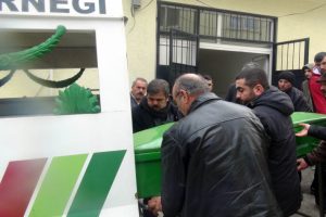 D&uuml;ğ&uuml;n yolunda kaza: 1 &ouml;l&uuml;, 4 yaralı